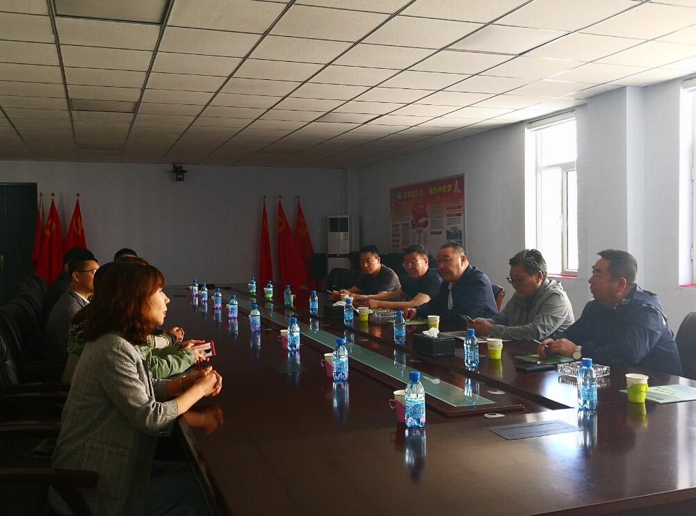 內(nèi)蒙古農(nóng)牧業(yè)產(chǎn)業(yè)化龍頭企業(yè)協(xié)會(huì)會(huì)長周勇到巴彥淖爾市部分會(huì)員單位學(xué)習(xí)調(diào)研